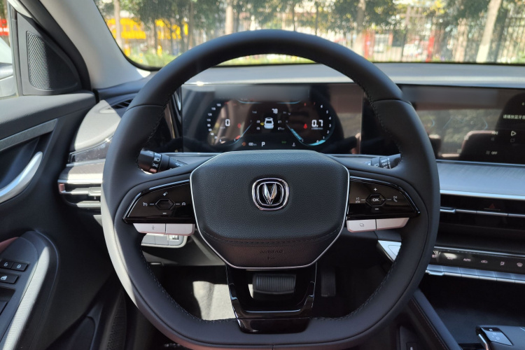 长安 逸动 2025款 PLUS 1.4T 双离合高能版局部细节13