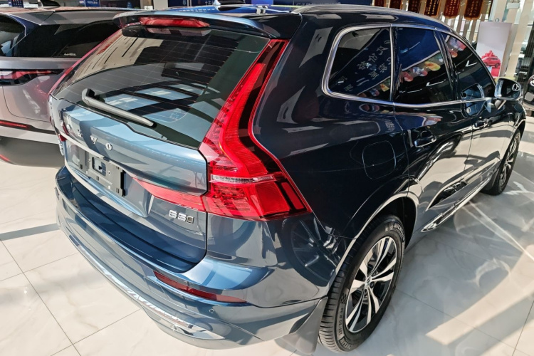 沃尔沃XC60 2023款 B5 四驱智逸豪华版车身外观7