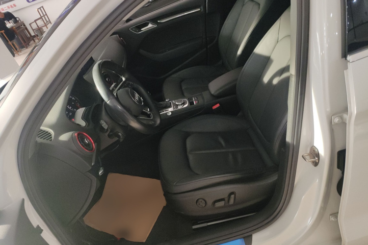 奥迪A3 2020款 Limousine 35 TFSI 风尚型 国VI中控内饰19