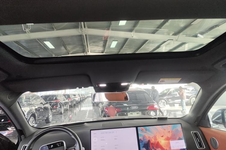 理想汽车 理想L8 2023款 Air中控内饰22