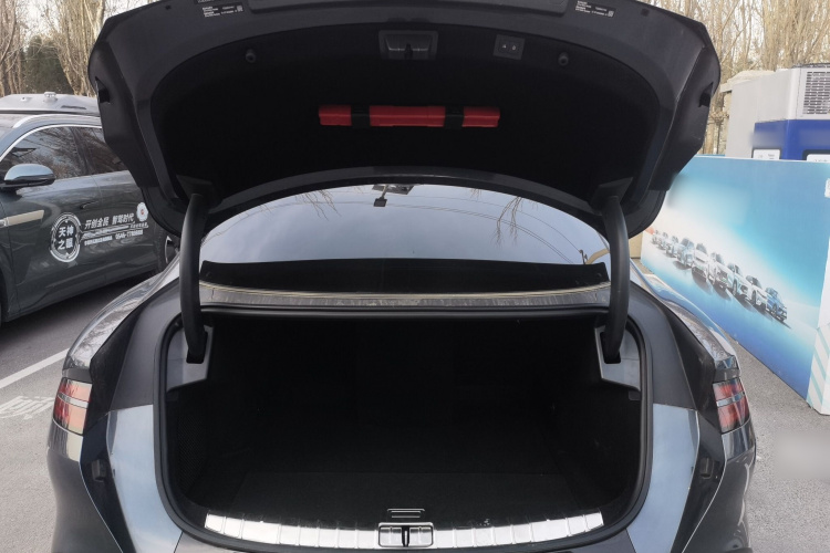 腾势Z9 2024款 1100km 四驱Ultra版机舱底盘23