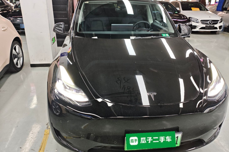 特斯拉 Model Y 2022款 后轮驱动版车身外观2