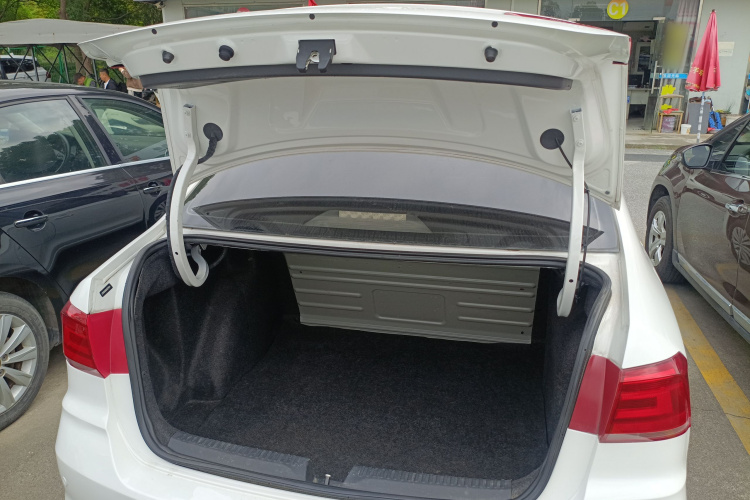 大众 桑塔纳 2017款 浩纳 1.6L 自动风尚版机舱底盘23