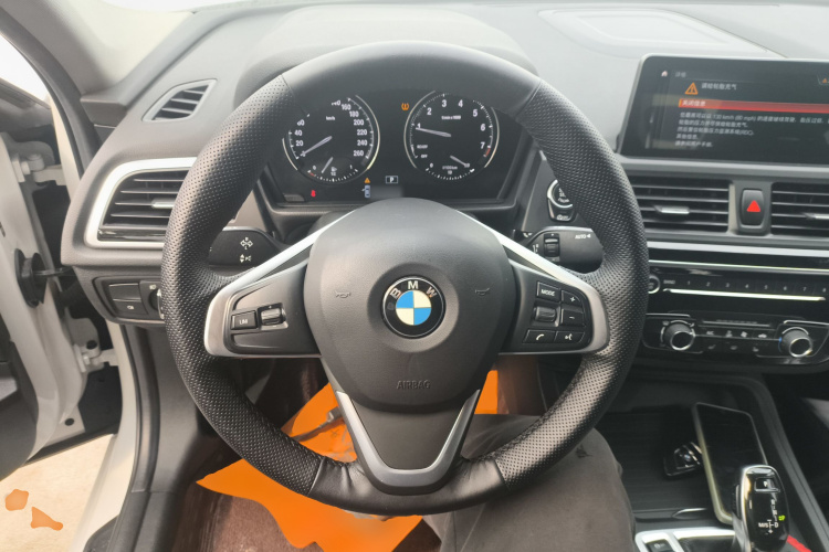 宝马1系 2020款 120i 时尚型局部细节13