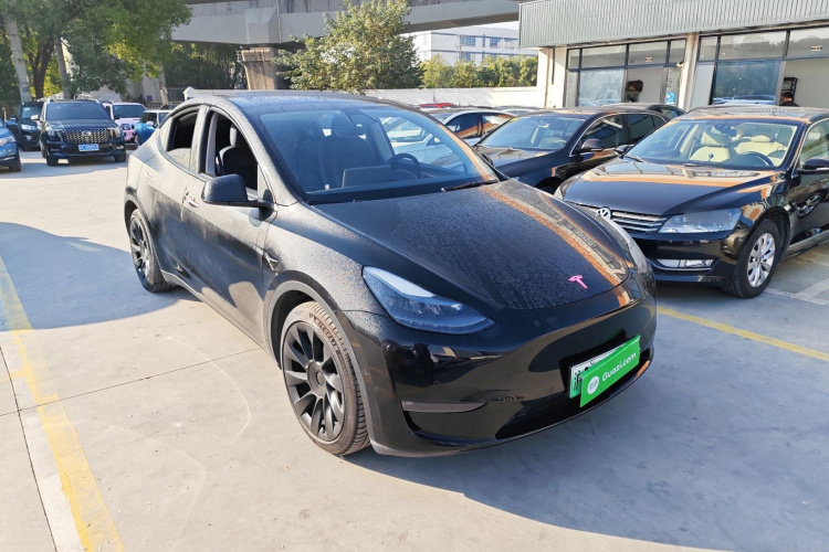 特斯拉 Model Y 2021款 标准续航后驱版车身外观3