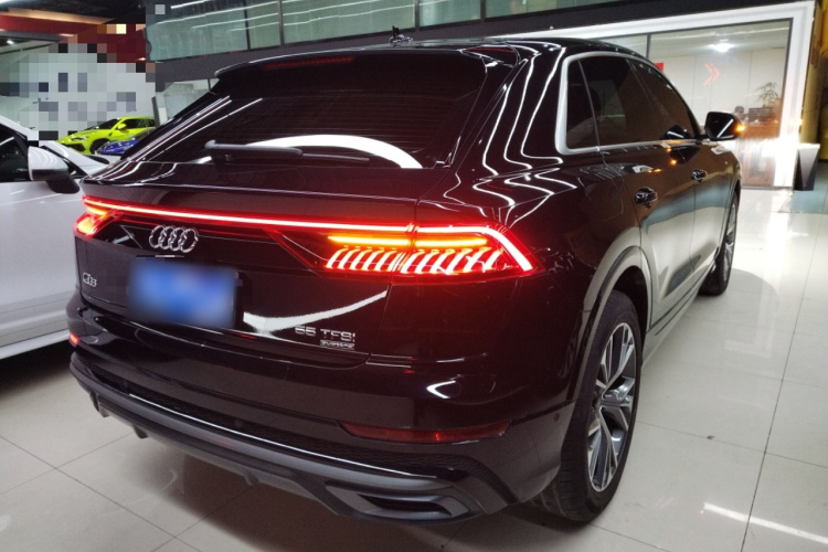 奥迪Q8 2021款 55 TFSI 豪华动感型车身外观7