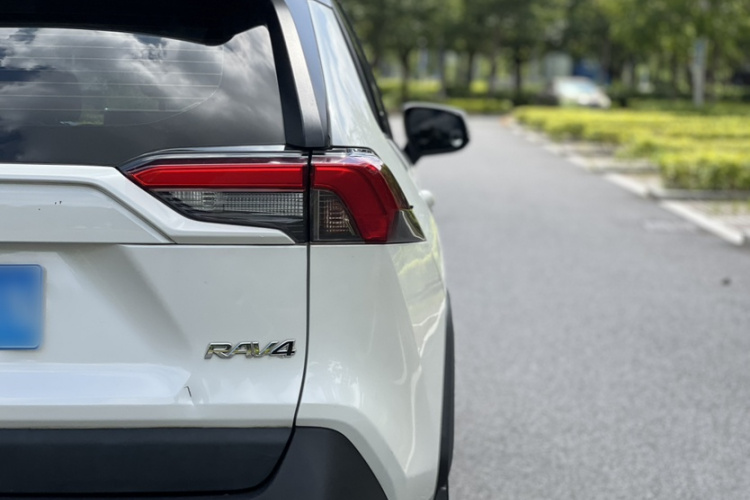 丰田 RAV4荣放 2020款 2.0L CVT两驱风尚版车身外观6001