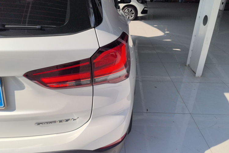 宝马X1 2021款 改款 sDrive25Li 领先型车身外观9