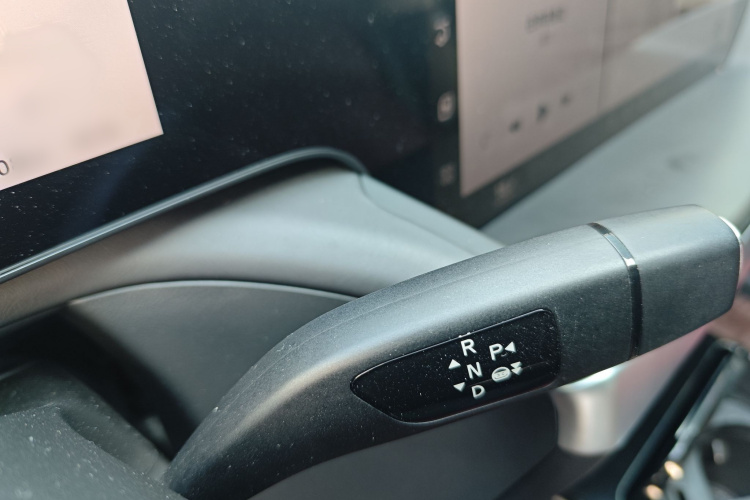 小鹏P7 2022款 670N+局部细节18