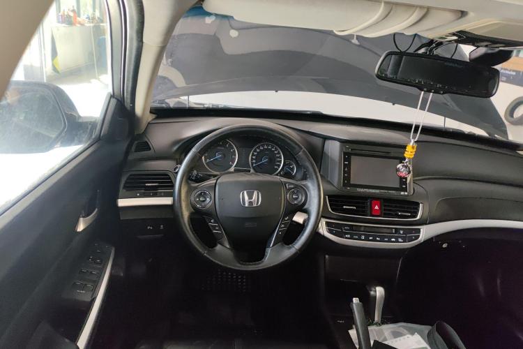 本田 歌诗图 2014款 2.4L 豪华导航版局部细节13