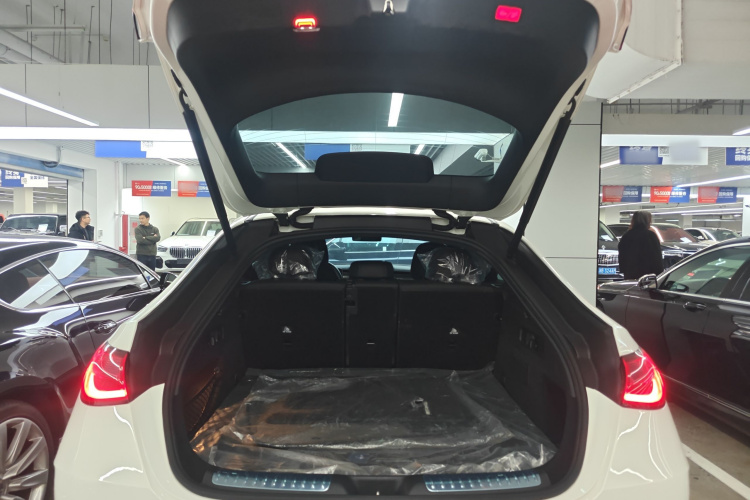 奔驰GLC轿跑 2024款 GLC 260 4MATIC 轿跑SUV机舱底盘23