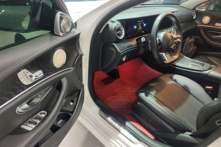 奔驰E级(进口) 2023款 E 260 时尚型运动版中控内饰20