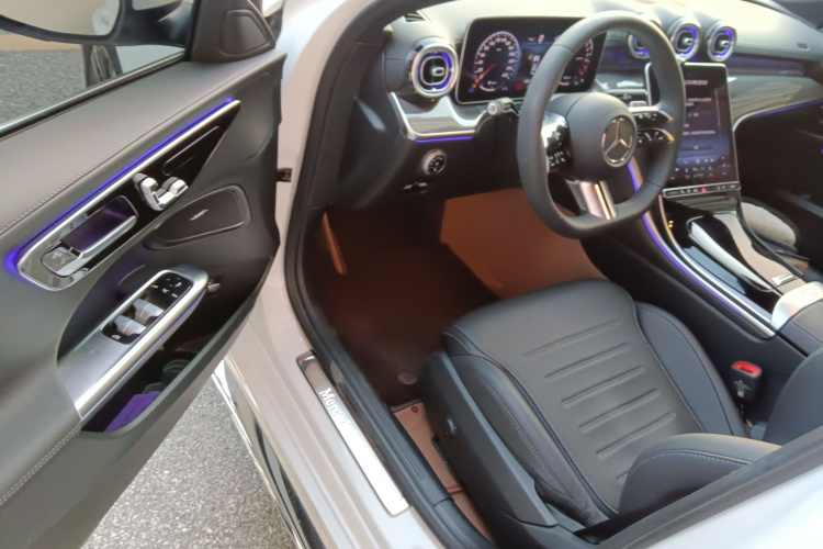 奔驰C级新能源 2024款 改款三 C 350 eL中控内饰20