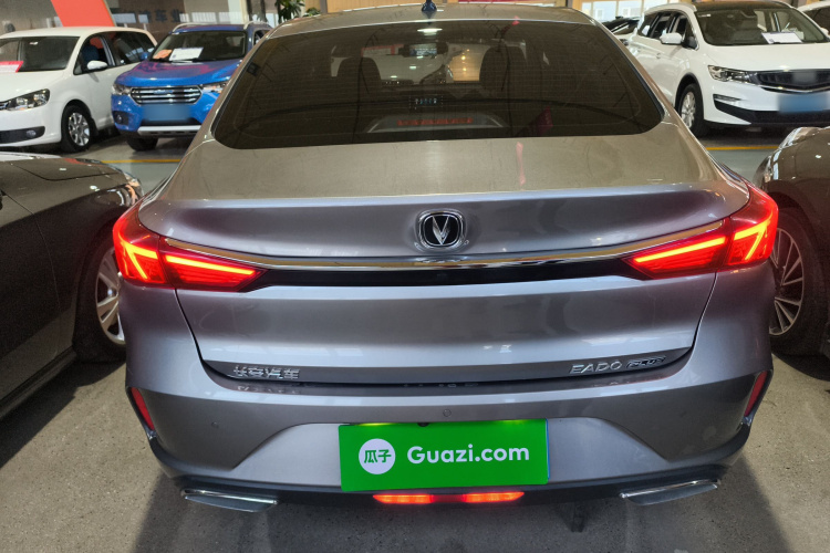 长安 逸动 2020款 PLUS 1.6L GDI 手动精英型车身外观6