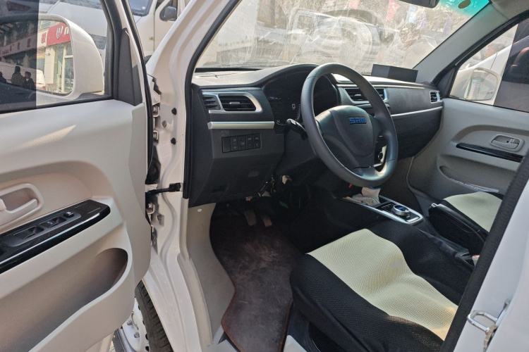 SRM鑫源 好运 2025款 启航版  弗迪42.3kWh 305km 6座中控内饰20