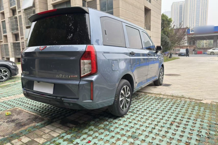 五菱汽车 五菱宏光PLUS 2019款 1.5T 手动标准型 5座车身外观6004