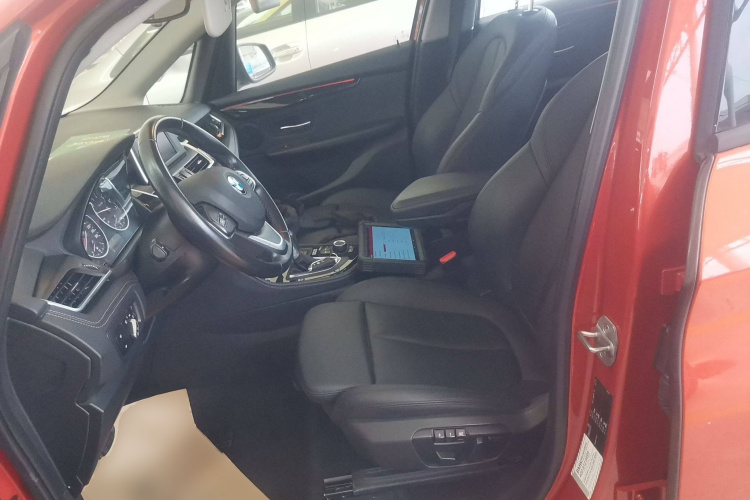 宝马2系旅行车 2016款 218i 运动设计套装中控内饰19