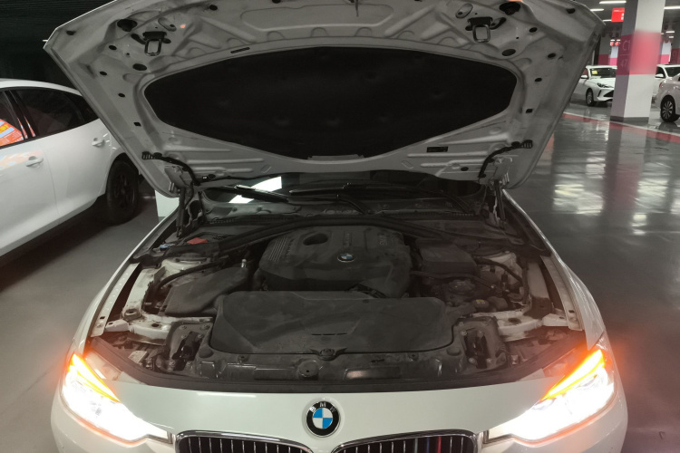 宝马3系 2018款 320Li 领先型豪华套装机舱底盘24