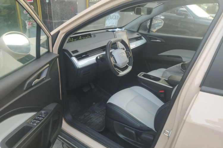 哪吒汽车 哪吒AYA 2023款 401中控内饰7003