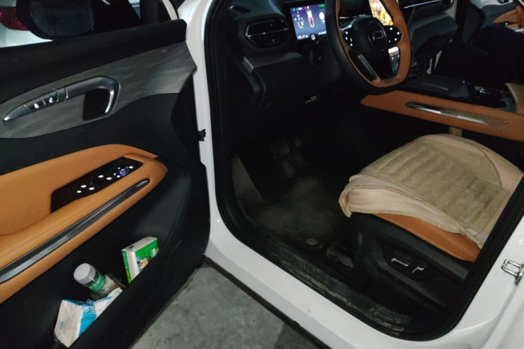 奔腾 悦意07 2025款 210km 乐享版中控内饰20