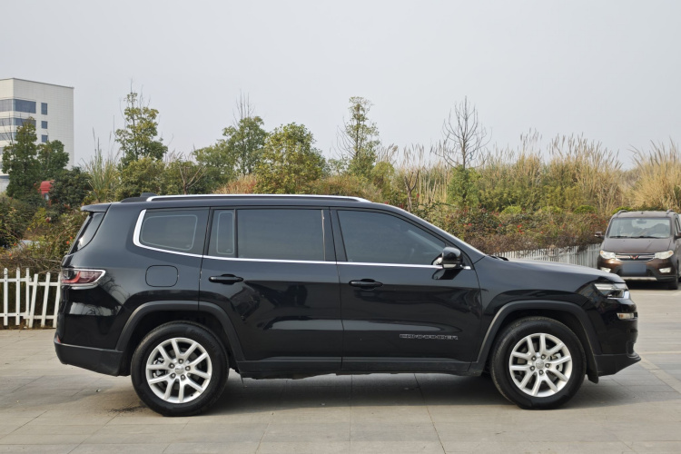 Jeep 指挥官 2018款 2.0T 两驱进享版 国V车身外观6004