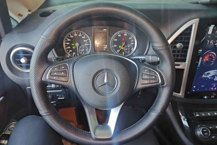 奔驰 威霆 2018款 2.0T 商务版 国VI局部细节13