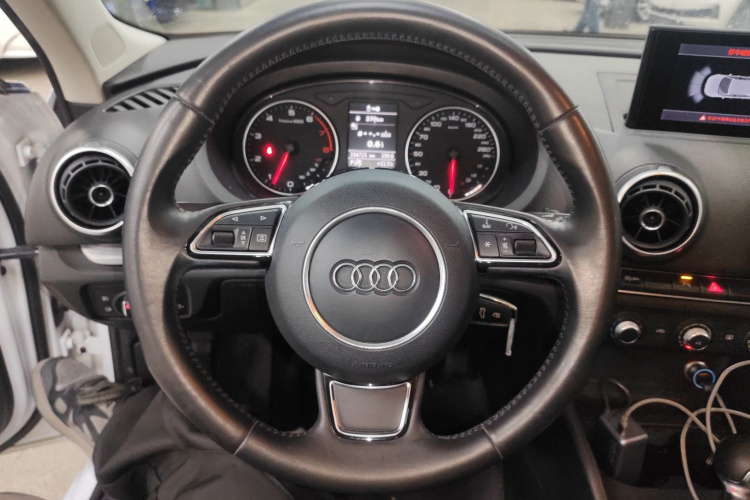 奥迪A3 2015款 Sportback 35 TFSI 百万纪念智领型中控内饰13