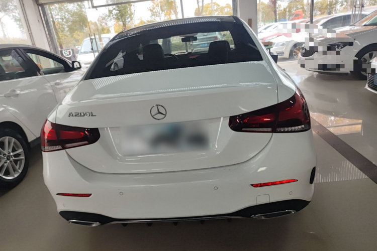 奔驰A级 2021款 A 200 L 运动轿车时尚型车身外观6
