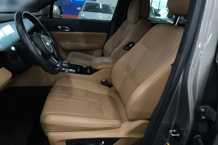 理想汽车 理想ONE 2020款 增程6座版中控内饰19