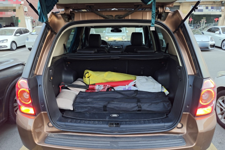 路虎 神行者2 2015款 2.0T Si4 XS典藏版机舱底盘23