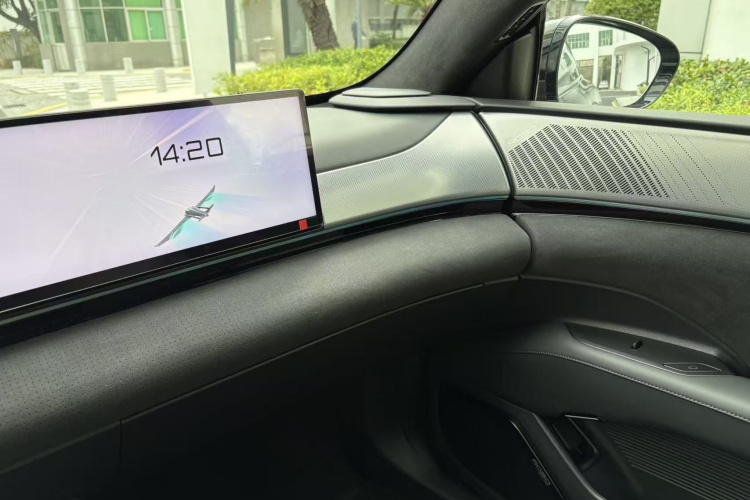 极越01 2025款 焕新款 Max 长续航版中控内饰7009