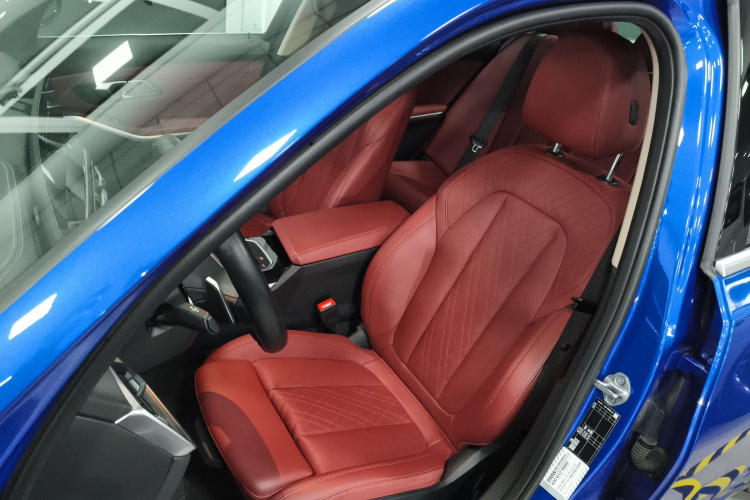 宝马3系 2024款 325i M运动套装中控内饰19