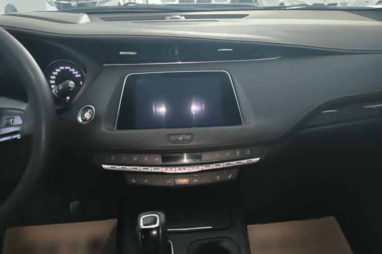 凯迪拉克XT4 2018款 28T 四驱铂金版中控内饰7004