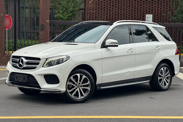 奔驰GLE 2017款 GLE 320 4MATIC 动感型车身外观1