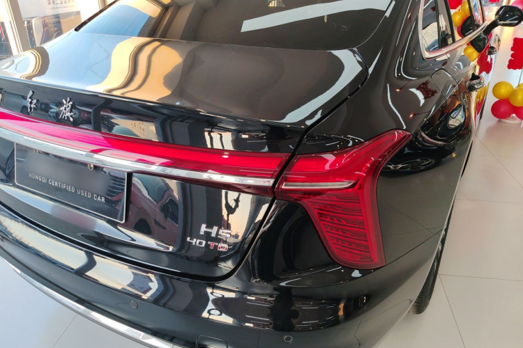 红旗H5 2025款 2.0T 自动旗领版车身外观9