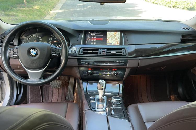 宝马5系 2014款 525Li 豪华设计套装中控内饰7002