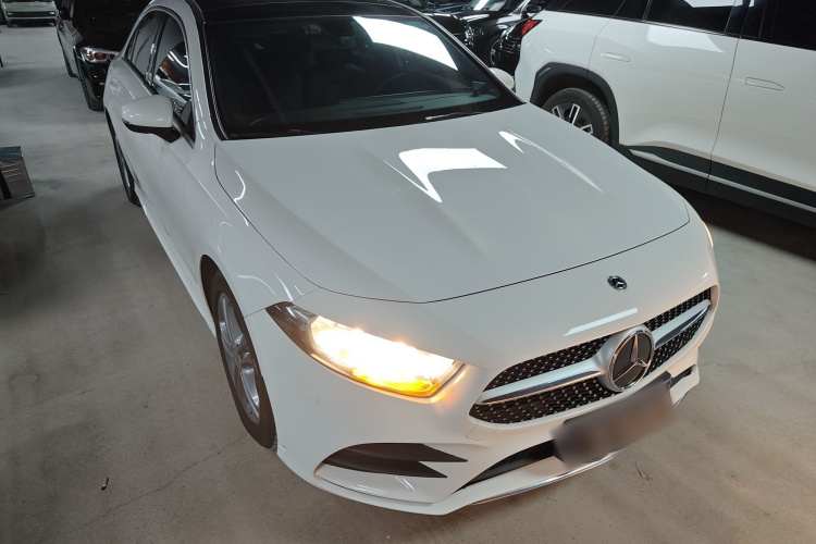 奔驰A级 2022款 改款 A 180 L 运动轿车车身外观6002