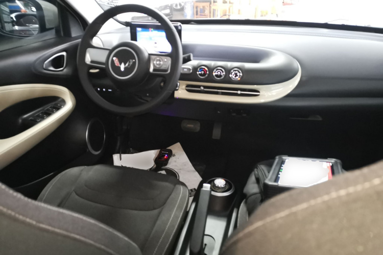 五菱汽车 五菱缤果 2023款 203km 轻享款中控内饰12