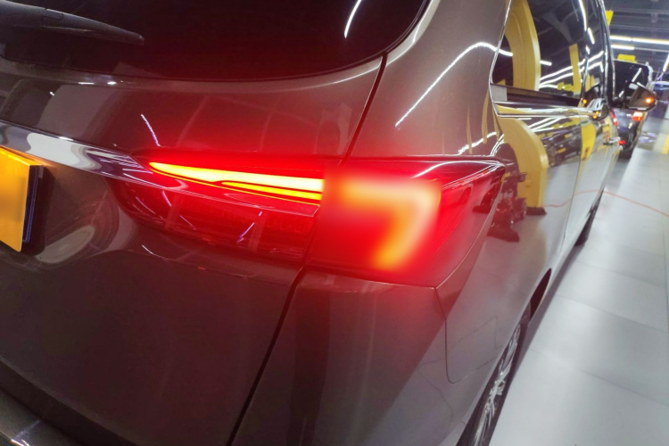 别克GL8 2023款 改款 陆上公务舱 豪华型车身外观6006