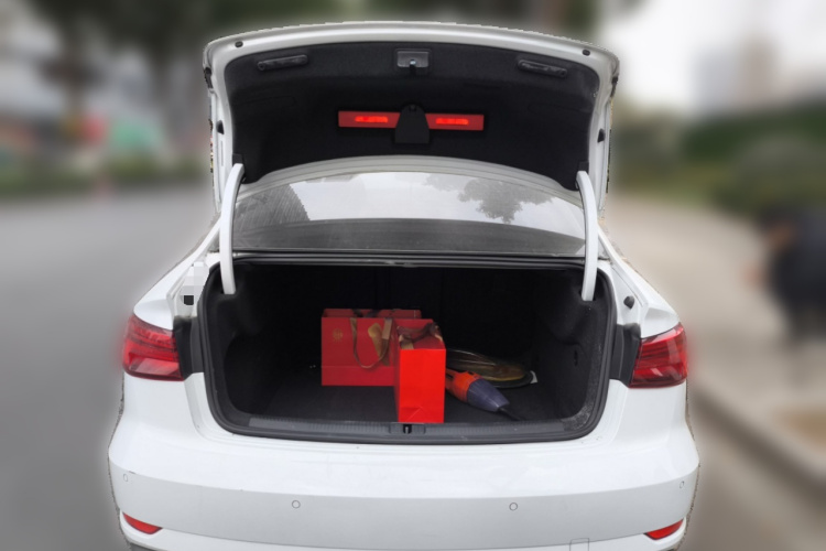 奥迪A3 2018款 30周年年型 Limousine 35 TFSI 进取型中控内饰23