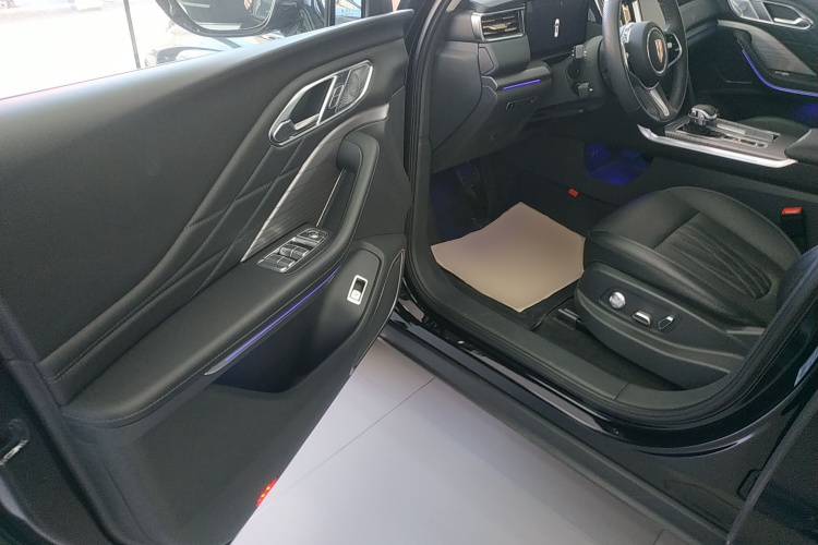 红旗HS7 PHEV 2024款 2.0T PHEV 四驱旗畅版 6座中控内饰20