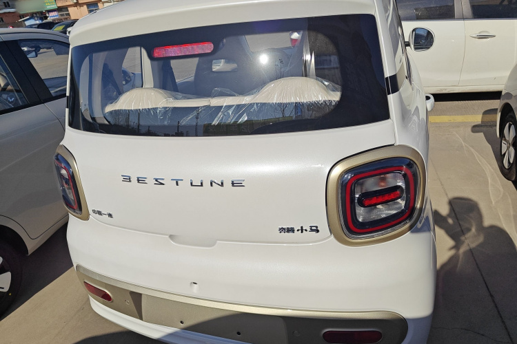 奔腾小马 2026款 222km 炫彩马车身外观6