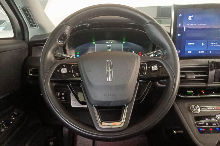 林肯 冒险家 2022款 2.0T 两驱尊享版中控内饰13