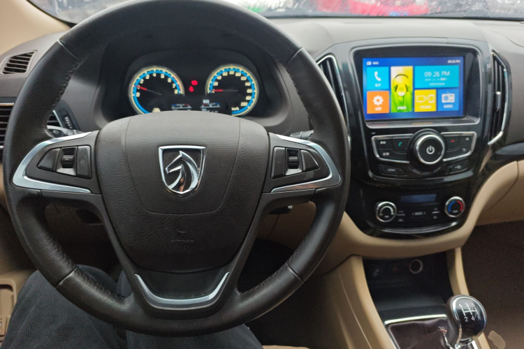 宝骏730 2014款 1.5L 手动豪华型 7座中控内饰12