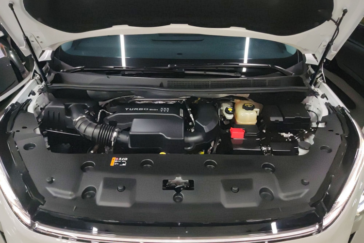 别克GL8 2025款 陆尊 智享版机舱底盘24