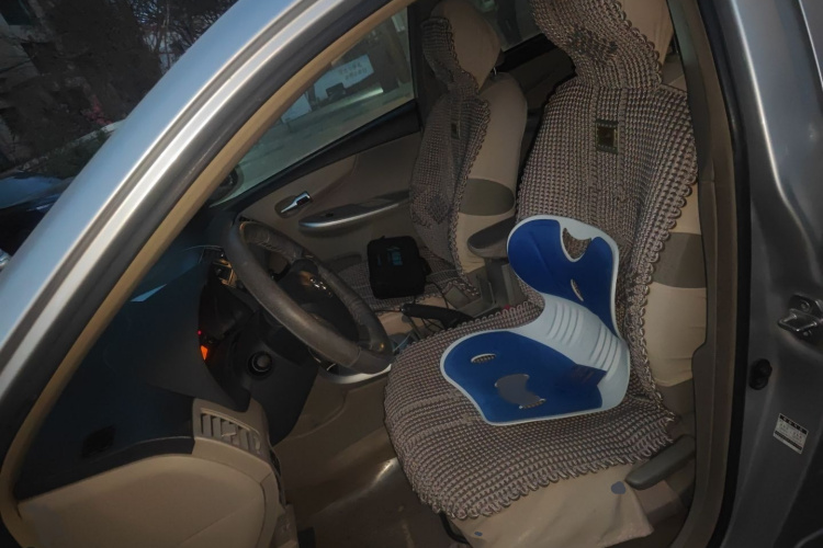 丰田 卡罗拉 2011款 1.6L 自动GL局部细节19