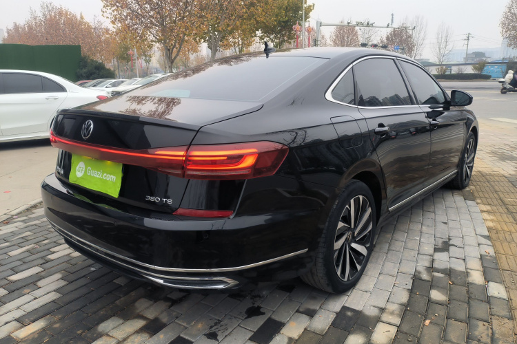 大众 帕萨特 2025款 出众款 380TSI 龙腾版车身外观7