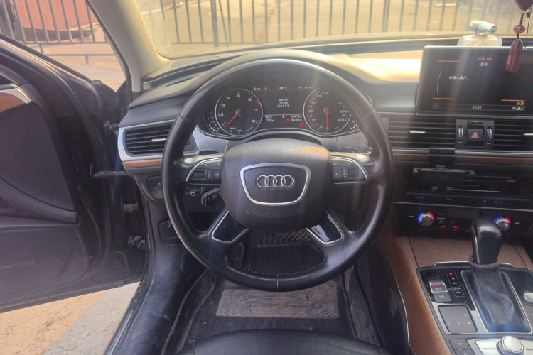 奥迪A6L 2018款 30周年年型 30 FSI 风尚型中控内饰13