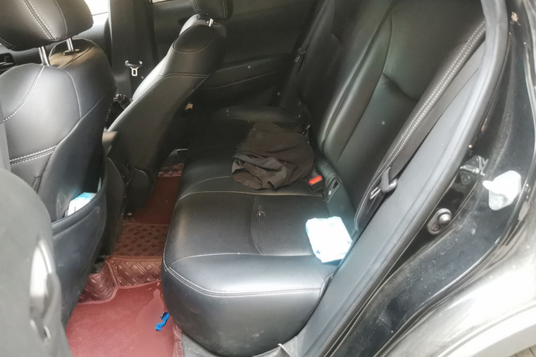 丰田 卡罗拉锐放 2022款 2.0L 精英版中控内饰21