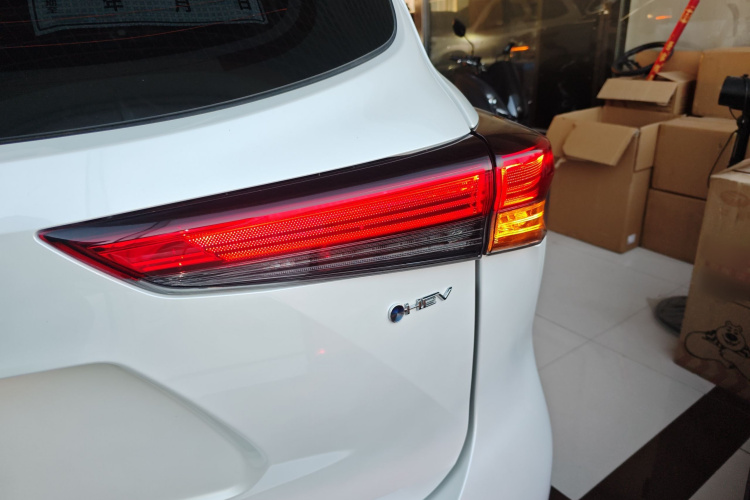 丰田 汉兰达 2024款 2.5L智能电混双擎两驱精英版 5座车身外观9